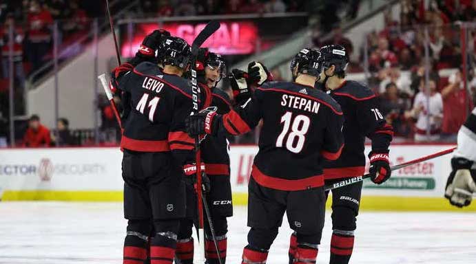 Carolina smashed Los Angeles and returned to the top of the NHL