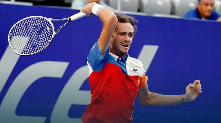 Daniil Medvedev continues to pursue Rafa Nadal