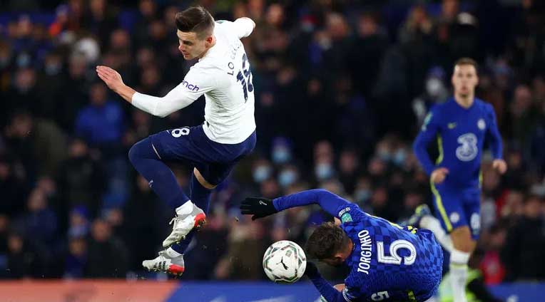 Lyon takes a midfielder for Tottenham
