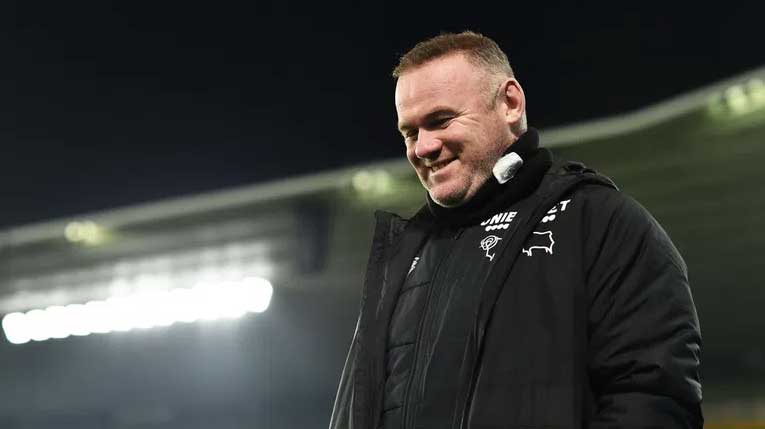 Rooney replaces Benitez at Everton