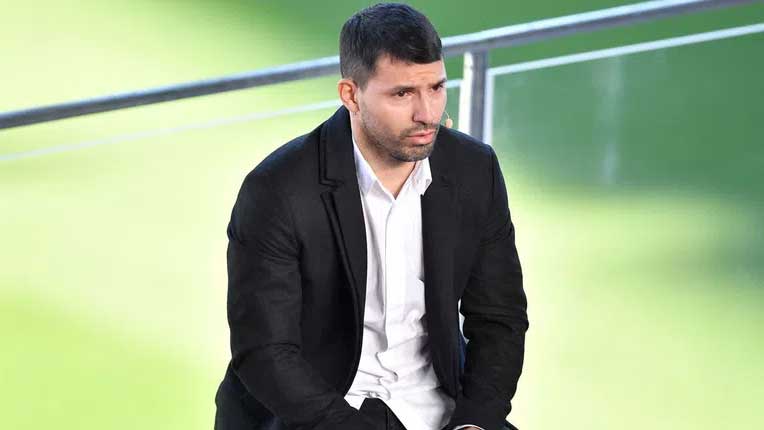 With tears in his eyes  Kuhn Aguero said goodbye to football